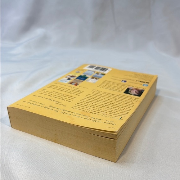 Barefoot Book by Best Selling Author, Elin Hilderbrand, Fiction, Beach Read - Picture 4 of 8